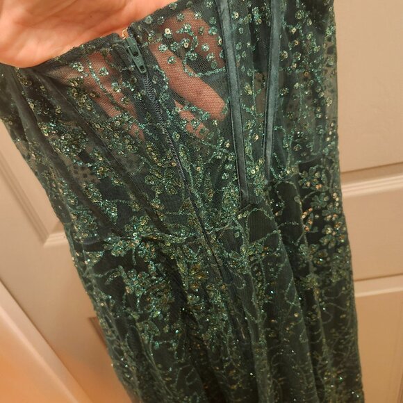 Windsor Prom / Formal Sequined Dress / Size 9 / Emerald Green - Picture 3 of 4